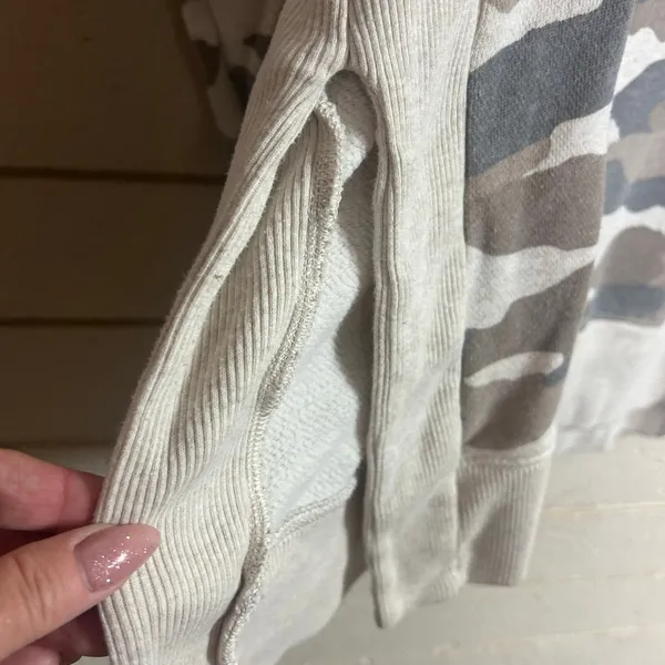 Aerie Good Vibes Gray Camo Oversized Crewneck Sweatshirt size S - Image 3