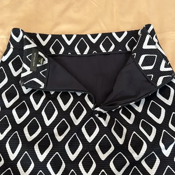 Ann Taylor sz 4 blue and white abstract print fully lined back zip skirt EUC - Image 9