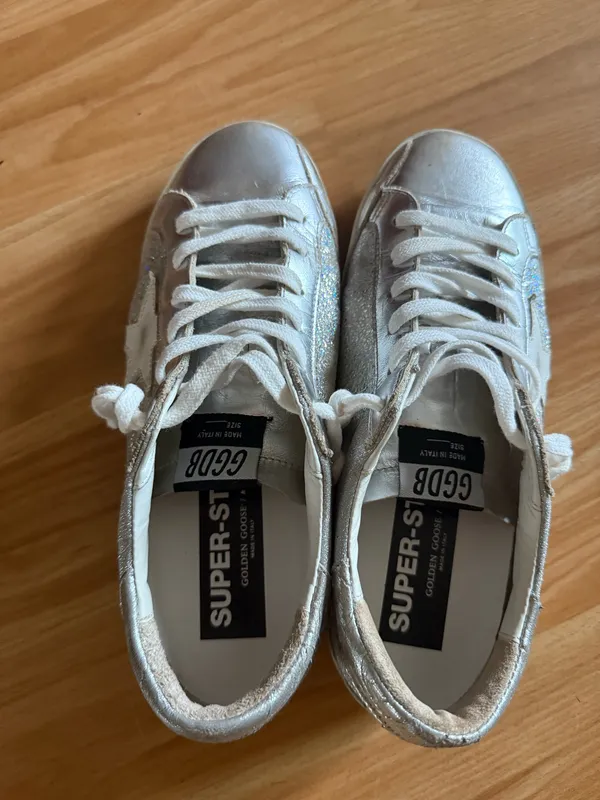 GOLDEN GOOSE Super-Star Iridescent and Glitter Leather Sneakers - Sz 38 - US 7 1/2 These are in good condition with light wear throughout. They are a pretty hard to find but super cute style. They have like holographic leather and glitter areas. Please see pics for details. Metallic leather upper Round toe Lace-up closure White leather star Cushioned insole; unlined Rubber sole Made in Italy - Image 5