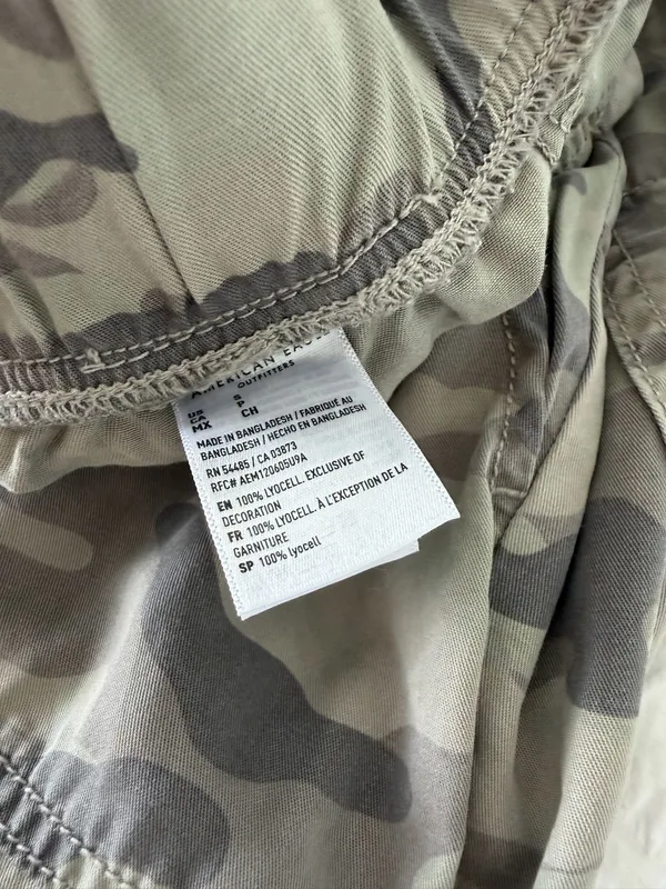 American Eagle Camo Cargo Pants - Image 6