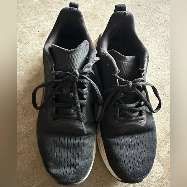 Adidas Women’s Black Athletic Sneakers size 7.5 nwot - Image 4