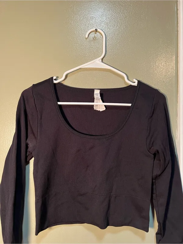Athleta Womens Size Small Aurora Black Long-Sleeve Scoop Crop Top Ribbed Stretch - Image 3