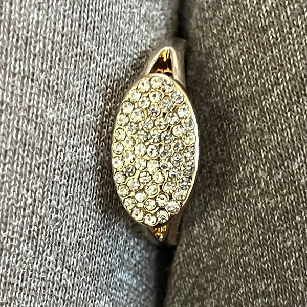 Avon Elegant Gold Tone and rhinestone Women's Ring - Image 7