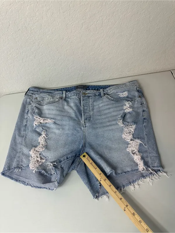 Torrid Women’s Plus 5 Inch Classic Denim HighRise Shorts Medium Wash Size 20 - Image 6