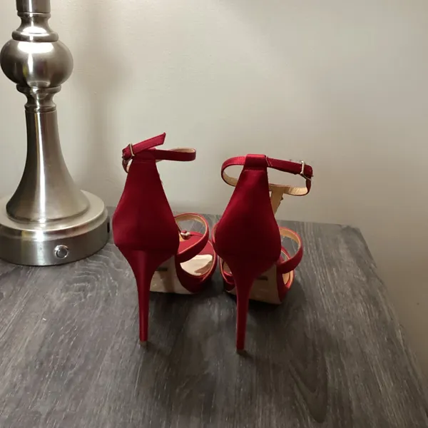 Badgley Mischka Red Satin Crystal Embellished Stiletto Heels Size 8 - Image 4