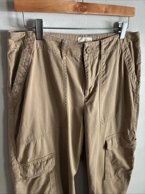 Universal Thread Cargo Pants Womens 10 Khaki Tan Utility Relaxed Straight Leg - Image 2
