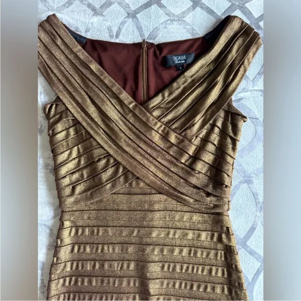 TADASHI SHOJI Metallic Bronze Gold Pleated Formal Cocktail Dress‎ Small - Image 4