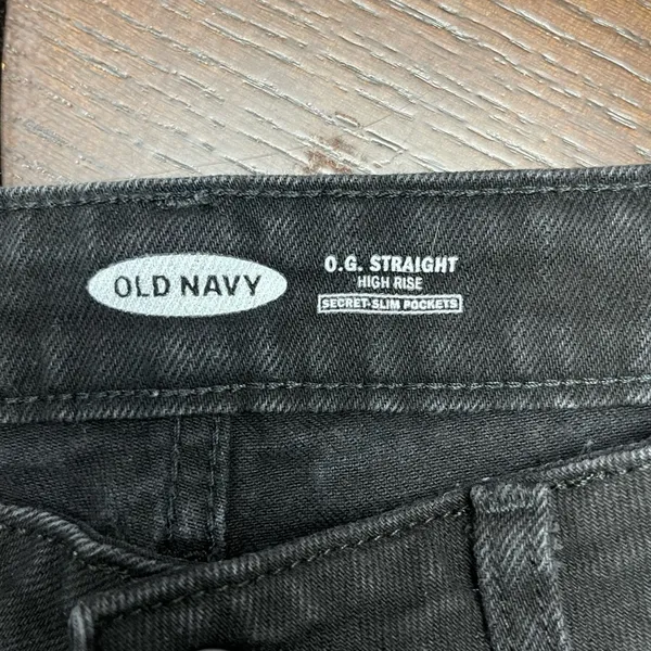 Old Navy Black O.G high-rise Ankle Cropped Jeans with Frayed Hem - Image 3