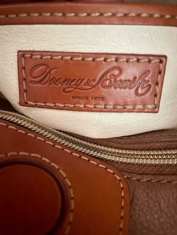 Dooney & Bourke Raleigh Roxy Leather Crossbody Shoulder Purse Bag - Image 3