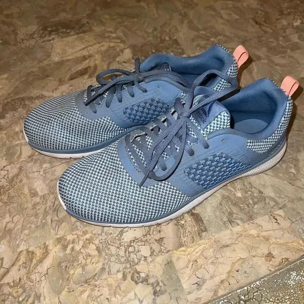 Reebok sneakers lightweight blue size 8.5 - Image 3