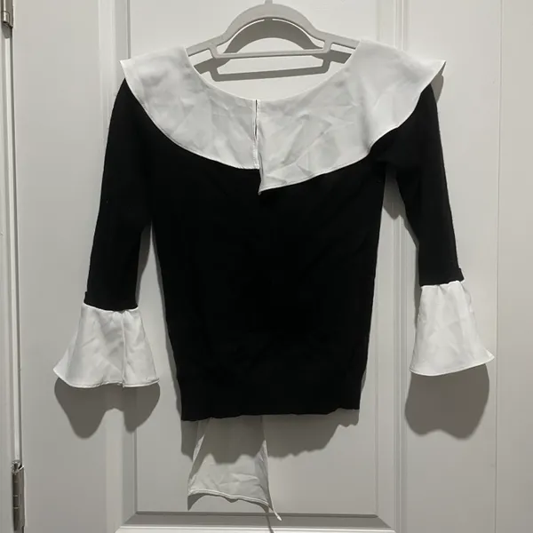 Long sleeve black blouse with white collar bow Size XXS - Image 3