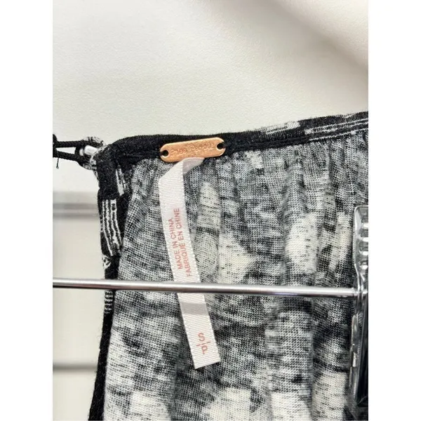 Free People Cropped‎ Top Washed Black Dazed Print Size Small Jersey Long Sleeve - Image 6