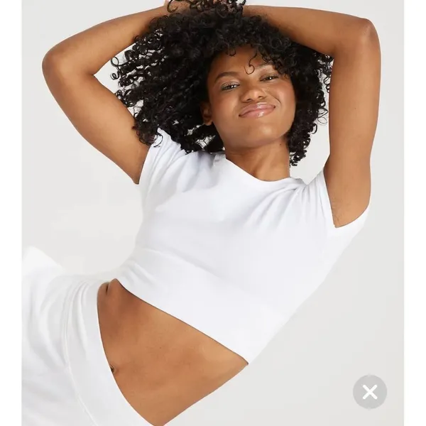 OFFLINE By Aerie Sidewalk Seamless Cropped T-Shirt Size Medium - Image 2