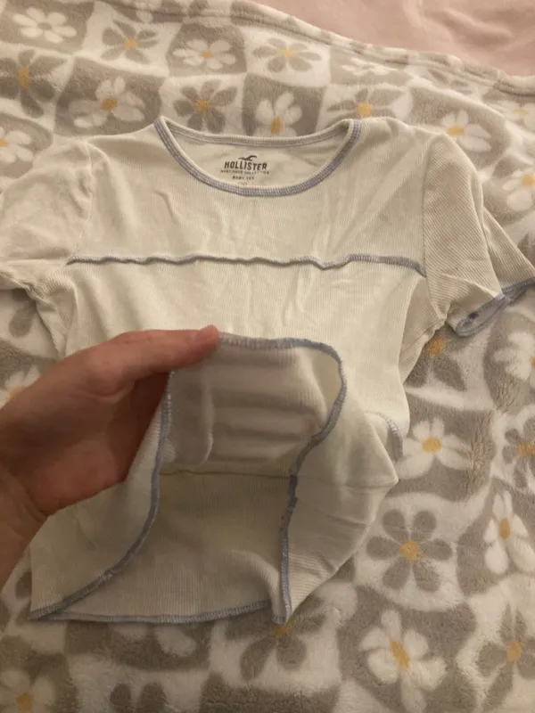 Hollister Baby Tee - Image 3