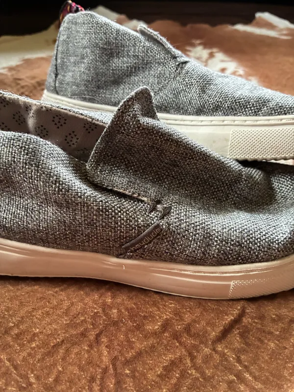 Hey Dude Peyton slip on on shoes in grey Size US 6 in my opinion they run big and will fit a 6.5 No flaws - Image 3