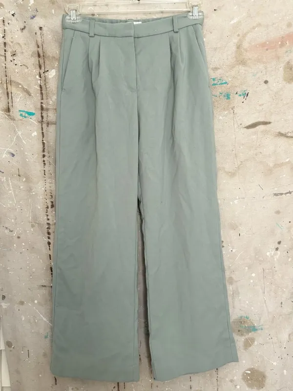 Abercrombie Sloane Tailored Pleated Trouser Pant in Sage Green - Image 2