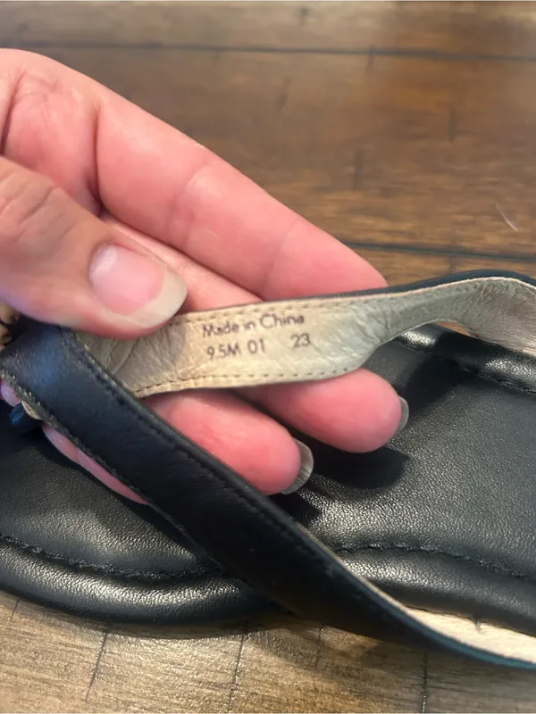 Jack Rogers Black Leather Thong Sandals with Woven Medallion Size 9.5 - Image 5
