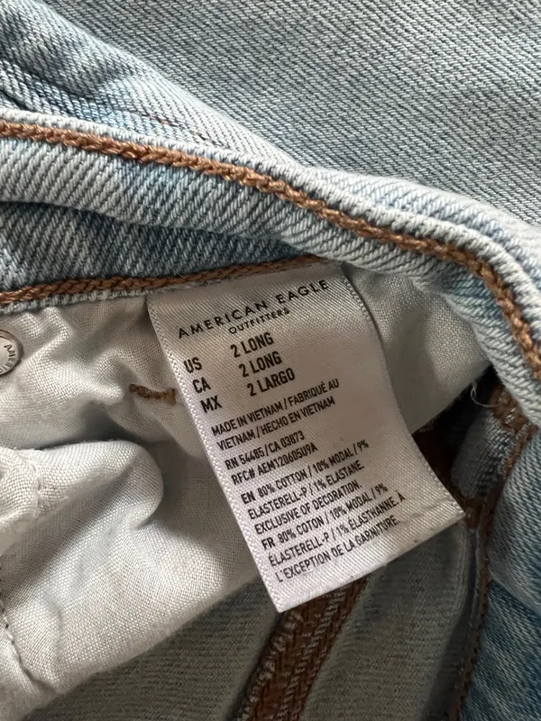 American Eagle Strigid Mom Jeans Light Wash - Image 6