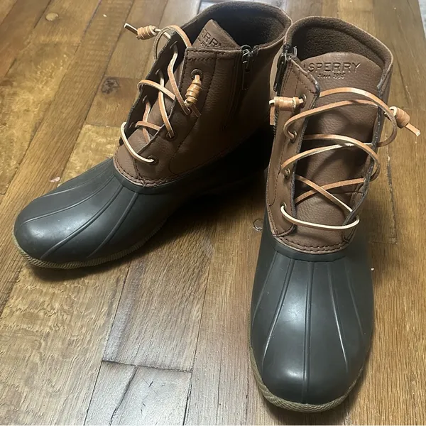 NWOB Sperry Duck Boots 9.5 - Image 6