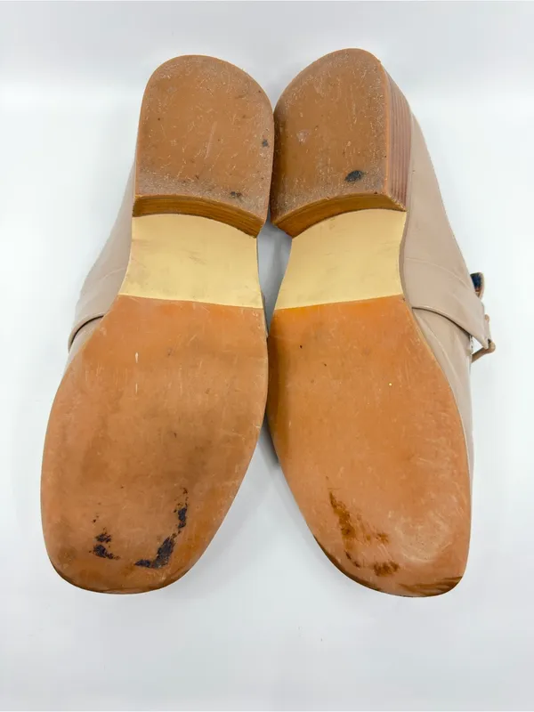 These Korks Laporte patent loafers feature a square toe and a block heel. SZ 10 - Image 6