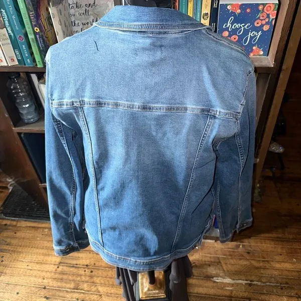 Well Worn distressed elevated basics minimalist XL denim jacket - Image 2