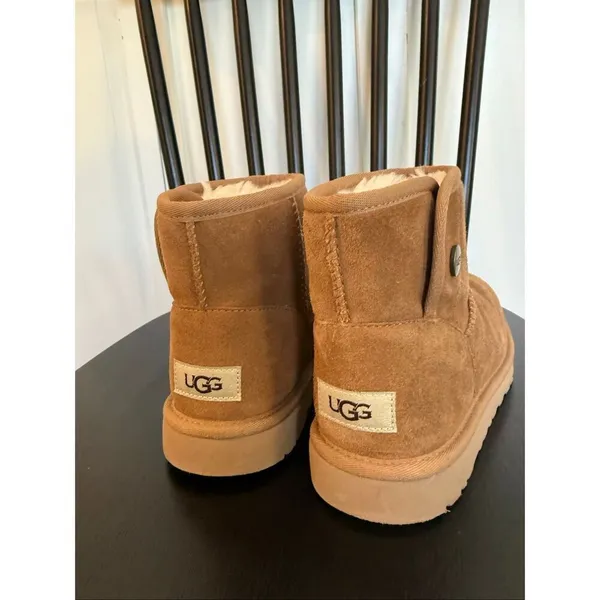 Ugg Jona Women’s snap closure short ankle boot size 6 - Image 9