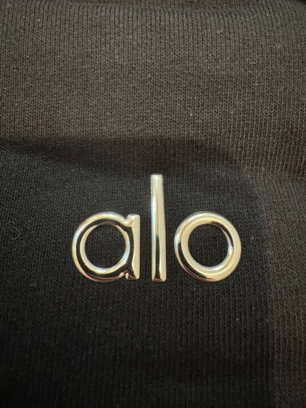 Alo yoga 1/4 sweatshirt Small - Image 4