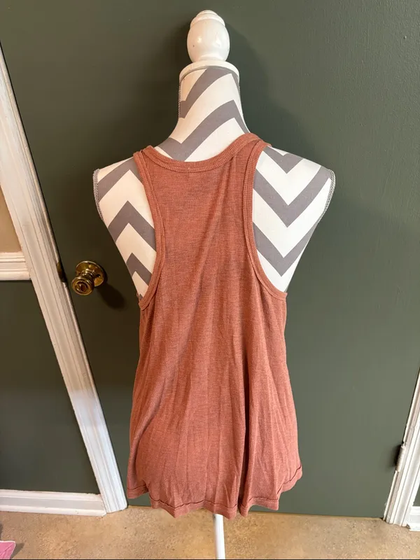 Sleeveless Ribbed Tank Top in Rust - Flowy Scoop Neck - Image 2