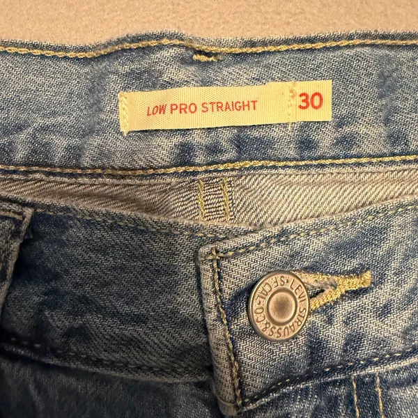 Levis Low Pro Straight Jeans Light Wash Denim High Rise Women Size 30 - Image 3