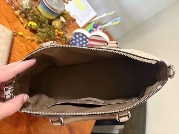 Beautiful Coach purse/matching wallet - Image 2