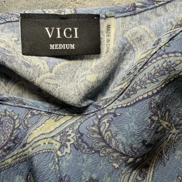 Vici Eminah Blue Paisley Front Tassel Tie Peasant Top Size Medium. - Image 4