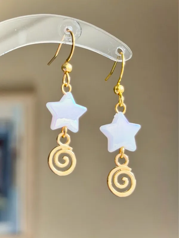 Handmade star & swirl dangle earrings⭐️❤️ - Image 3