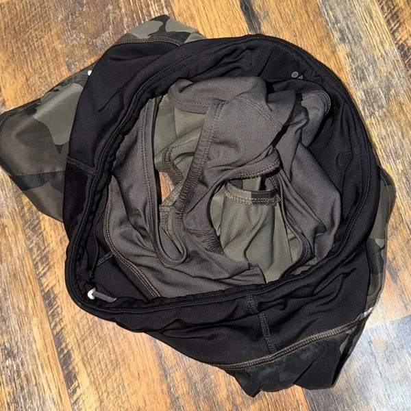 Athleta Women's Brown and Black Shorts - Image 5