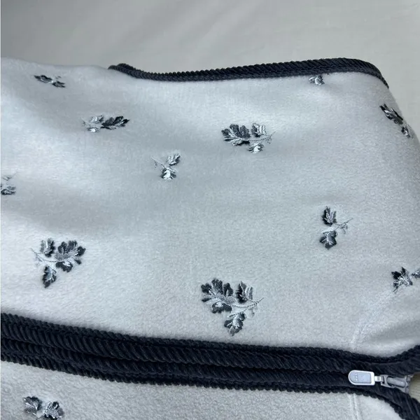 Hasting & Smith Vest Women’s L Embroidered Floral Warm Fleece Zippered Front - Image 2