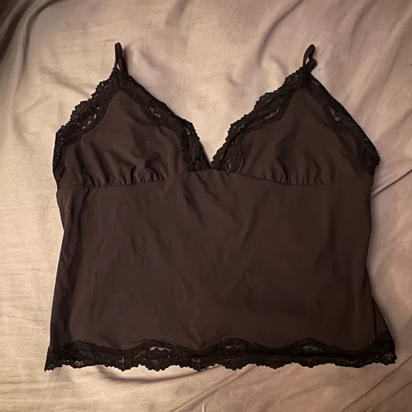 SKIMS Fits Everbody Black Lace Trim Cami - Image 3