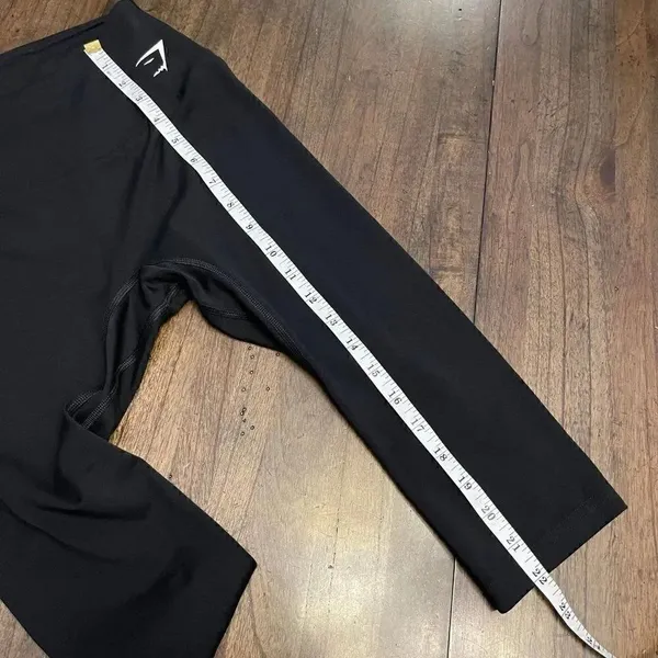 Gymshark Black Cropped Leggings - Image 7