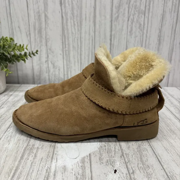 Womens Size 8.5 Ugg McKay Boots - Image 3