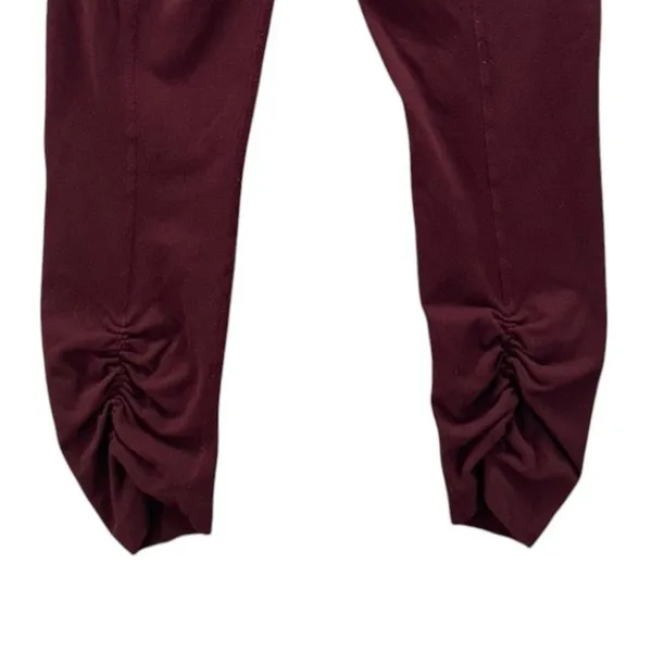 Beyond Yoga Ruched‎ Leggings Maroon Small - Image 4
