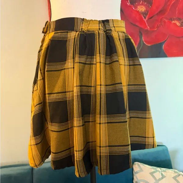 Wizarding World of Harry Potter Hufflepuff Plaid Skirt Yellow Size S Pleated - Image 4