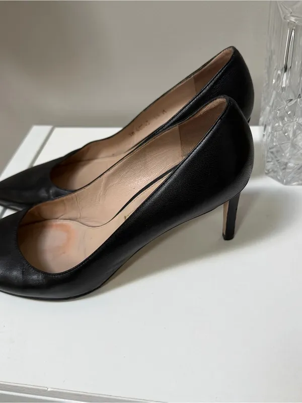Stuart Weitzman Black Leather Closed Pointed Toe Heels power Pumps 6.5 - Image 4