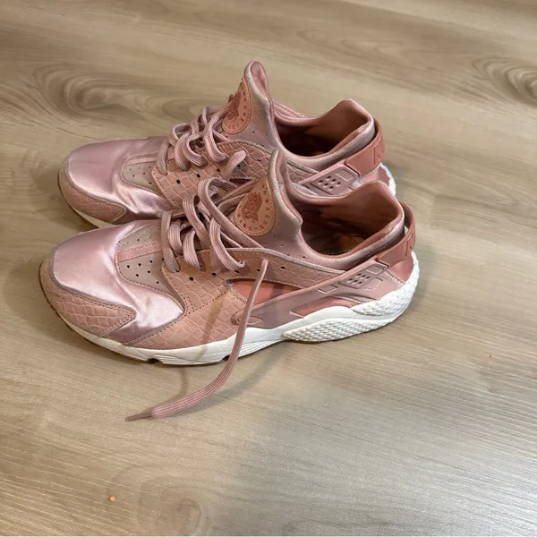 Nike Air Huarache Run Womens 11.5 Rose Gold Satin‎ Snake 683818-601 Sneakers - Image 2