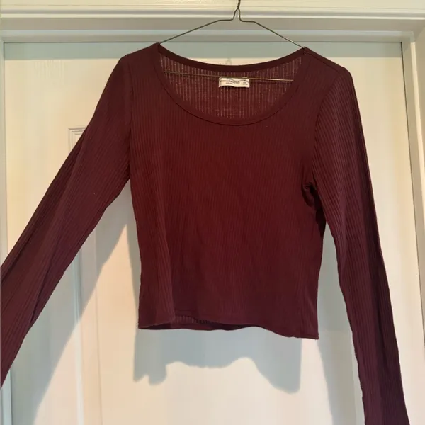 Abercrombie Maroon Fitted Long Sleeve Cropped Top - Image 2