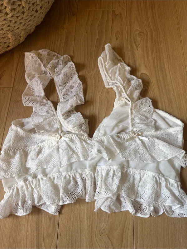 Syrn extra frill top & Key chain White - Image 4