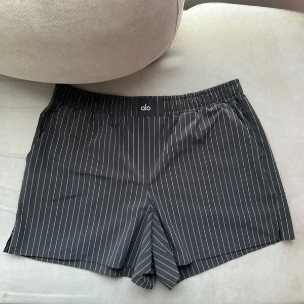 Alo Yoga Pinstripe Daylight Boxer Short Black/Titanium L - Image 2
