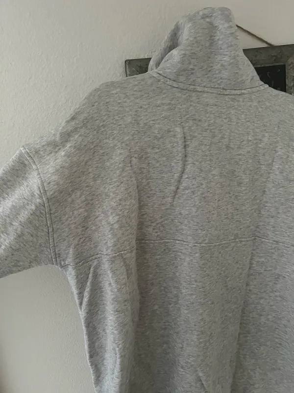Old navy women’s grey oversized sweater - Image 7