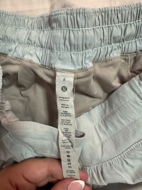 Lululemon Shorts Hotty Hot White - Image 2