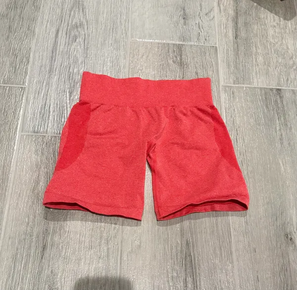 NVGTN Candy Apple Mid Rise Contour Seamless Shorts - Image 3