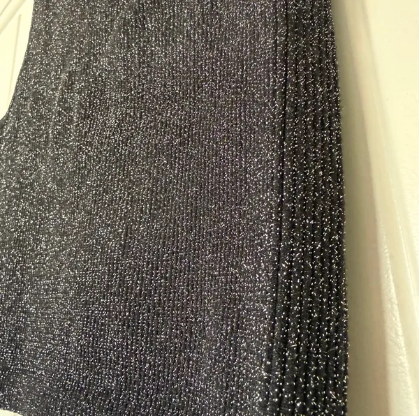 Shimmering Black Metallic Ribbed Mock Neck Top XS/S | Elegant Sparkle Knit Sleeveless Party Top | Pull&Bear - Image 4