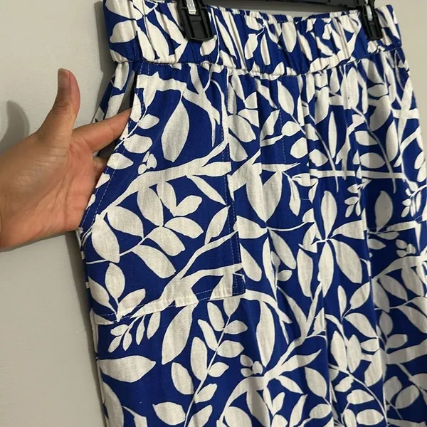 Calvin Klein women's pants Sz M blue and white - Image 4