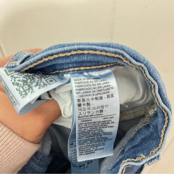 Levi’s 724 High Rise Straight Jeans Women’s Size 33 Distressed Blue Denim - Image 9